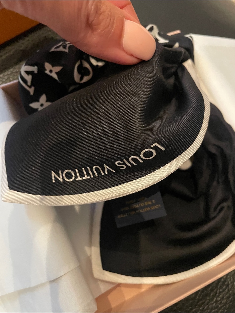 Louis Vuitton Monogram Silhouette Scrunchie new with receipts
M97250 - Picture 13 of 13